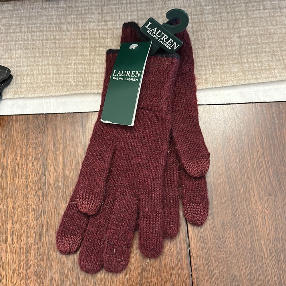 Lauren burgundy wool gloves it’s touch screen technology NWT ons sz